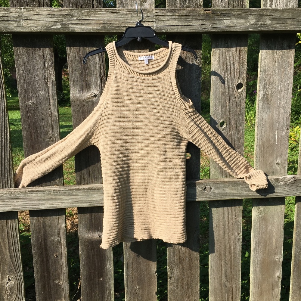 🌺Cold Shoulder Sweater🌺